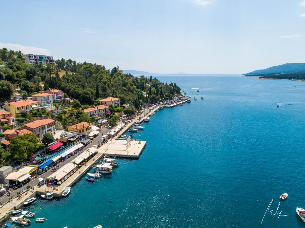 Apartment Layla - Intermezzo With Sea View In Center Of Рабац Екстер'єр фото